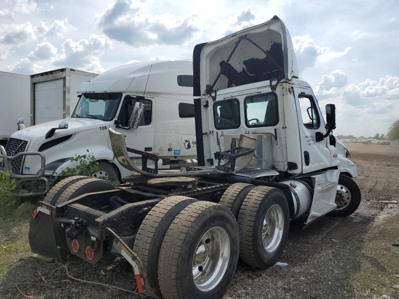 2016 FREIGHTLINER CASCADIA 125 VIN 3AKJGEBG5GDHG4166 photo 4