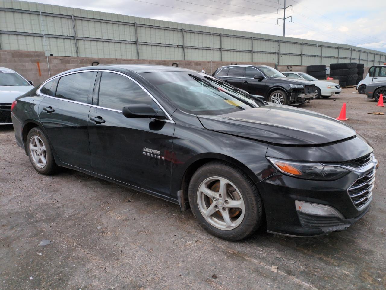 2019 Chev Malibu VIN 1G1ZB5ST3KF206153 photo 4