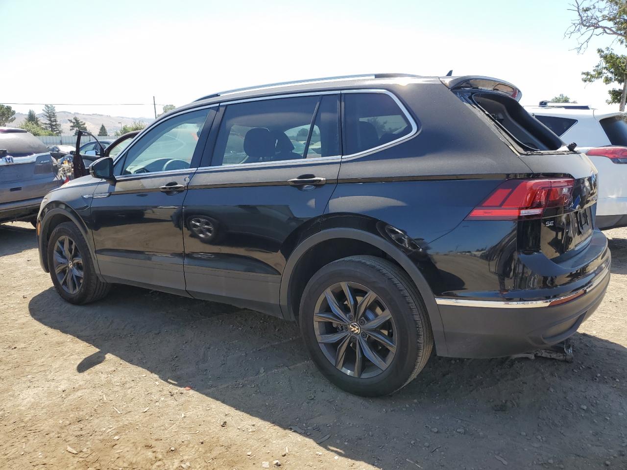 2023 Volkswagen Tiguan VIN 3VV3B7AX0PM061515 photo 2