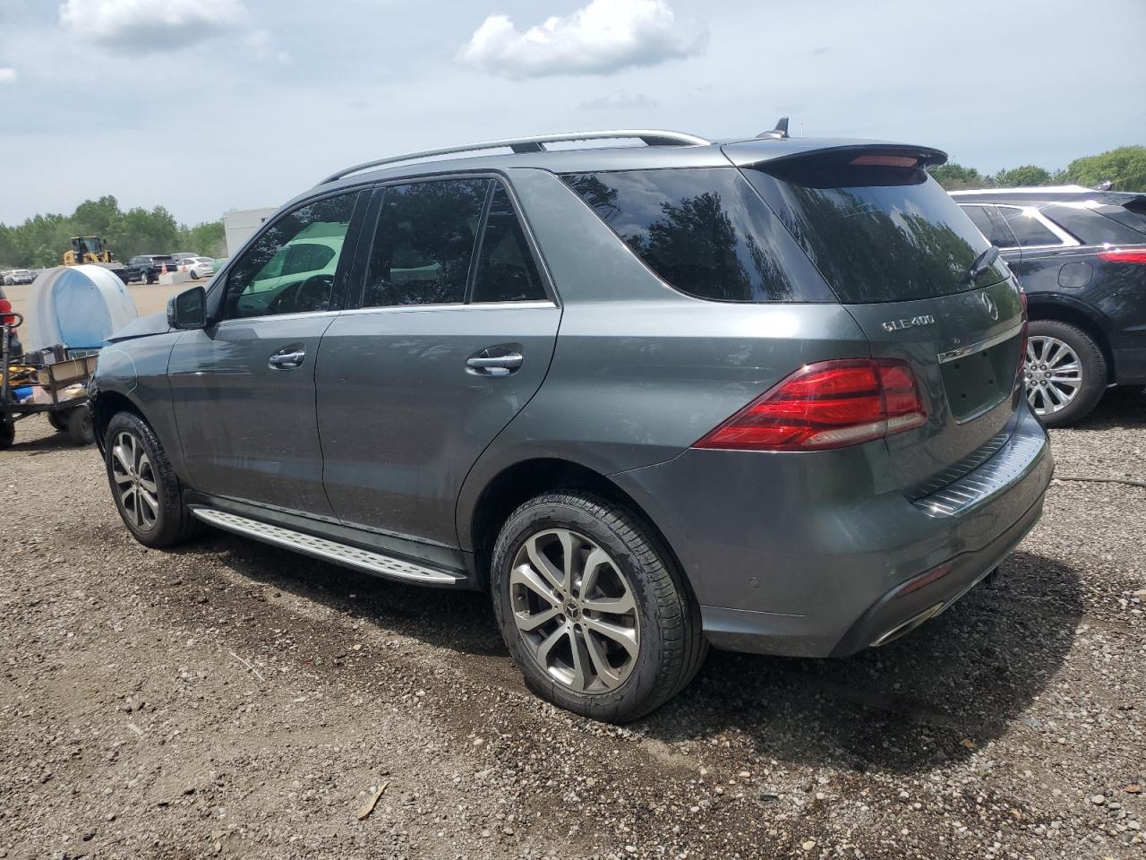 2017 MERCEDES-BENZ Gle class VIN 4JGDA5GB0HA989809 photo 2