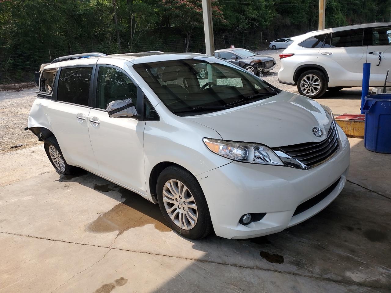 2017 Toyota All models VIN 5TDYZ3DC4HS867912 photo 4