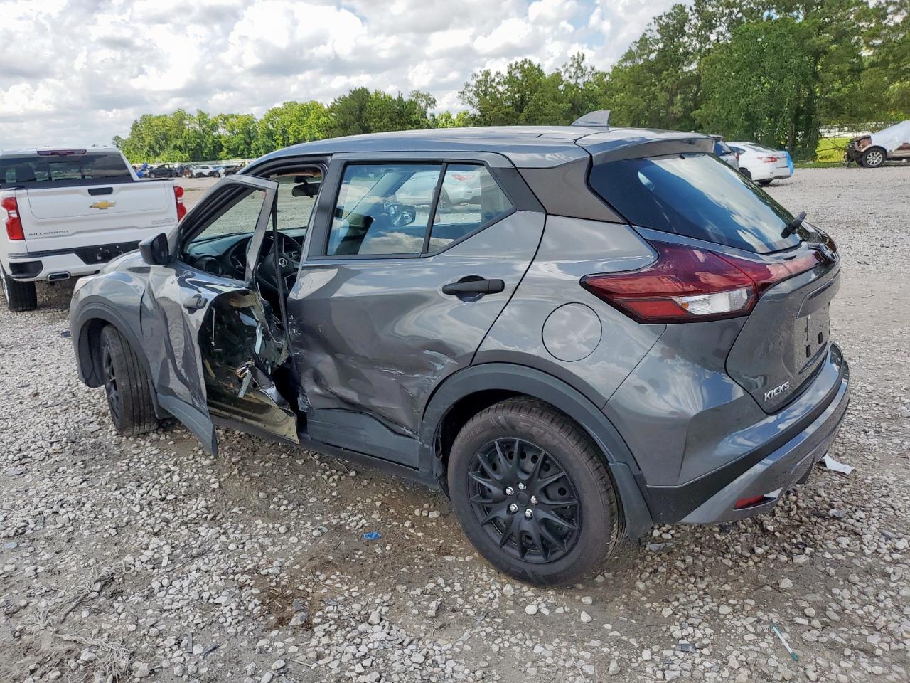 2022 Nissan Kicks VIN 3N1CP5BV5NL499454 photo 2