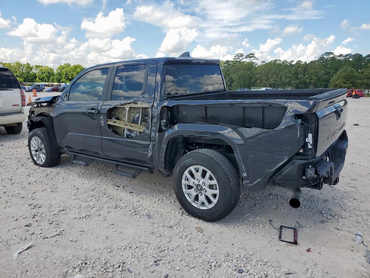 2024 Toyota Tacoma VIN 3TMKB5FN2RM011546 photo 2