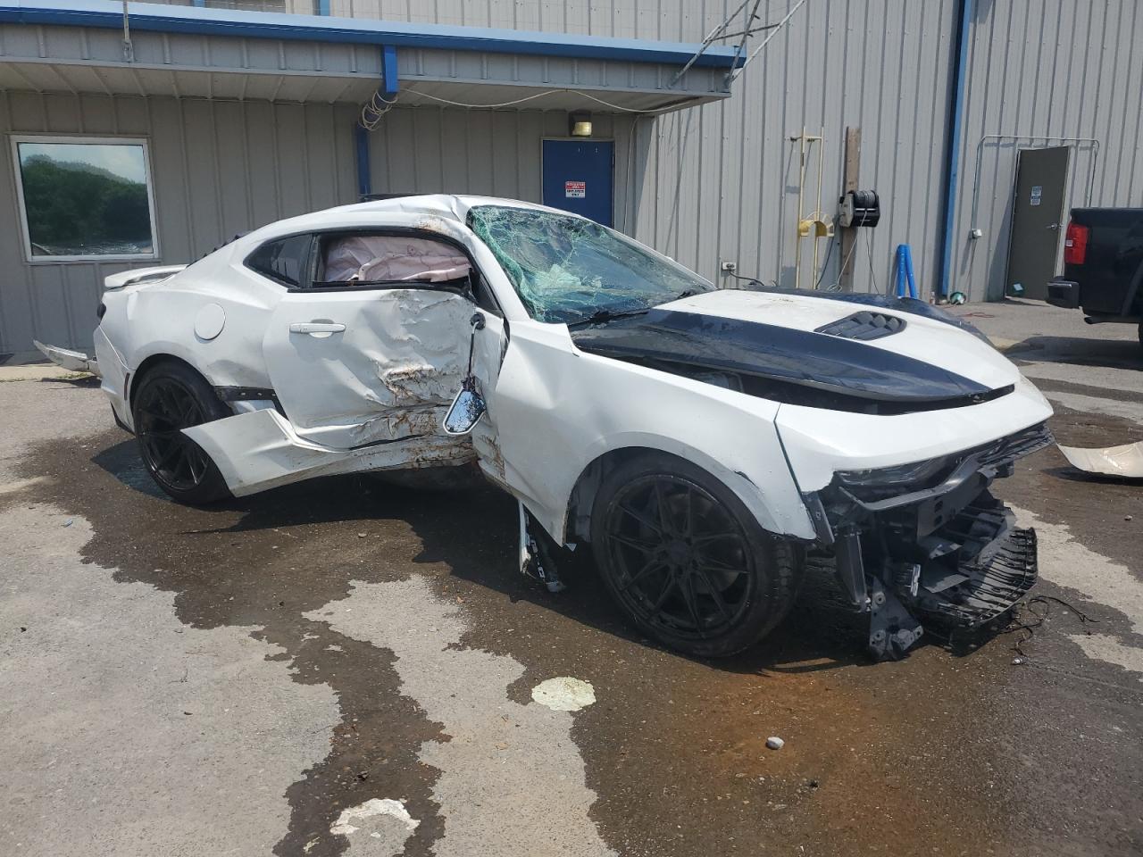 2019 Chevrolet Camaro VIN 1G1FH1R7XK0131196 photo 4