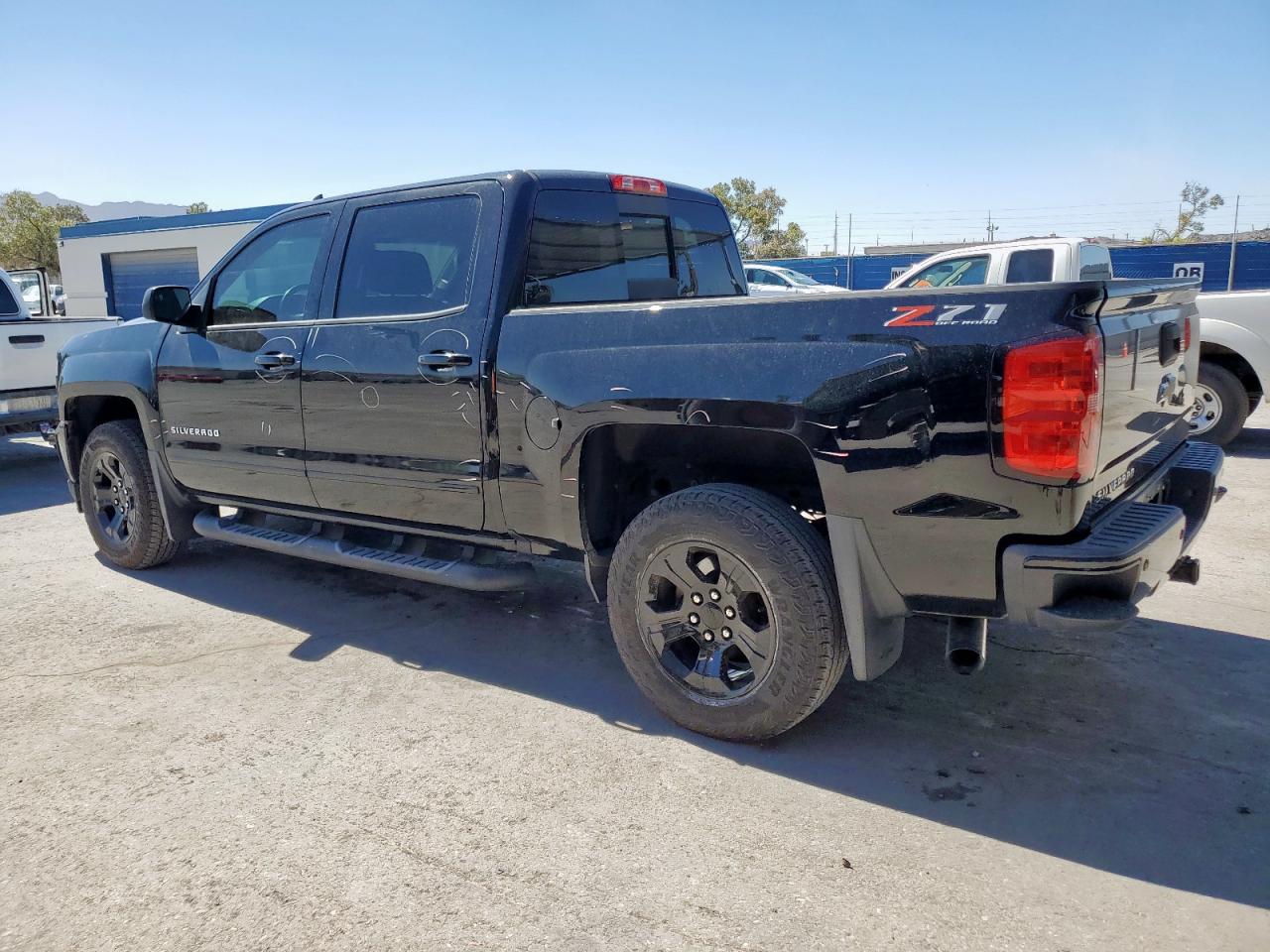 2018 Chevrolet All models VIN 3GCUKRECXJG460864 photo 2