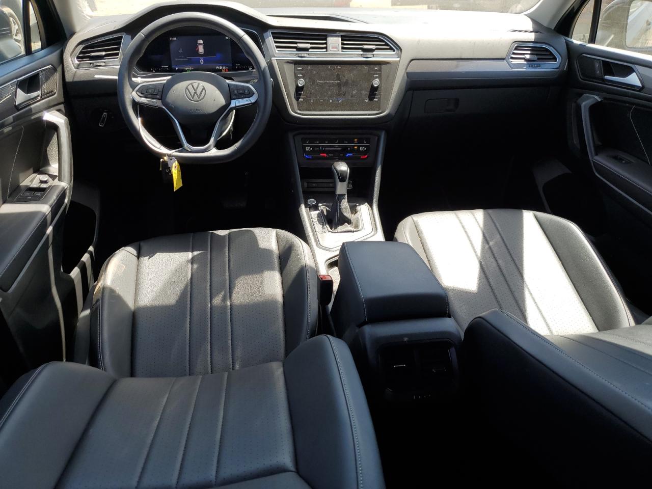 2023 Volkswagen Tiguan VIN 3VV3B7AX0PM061515 photo 8