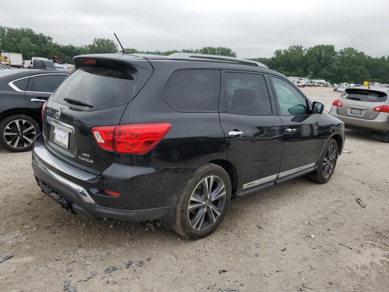 2017 NISS Pathfinder VIN 5N1DR2MMXHC628881 photo 3