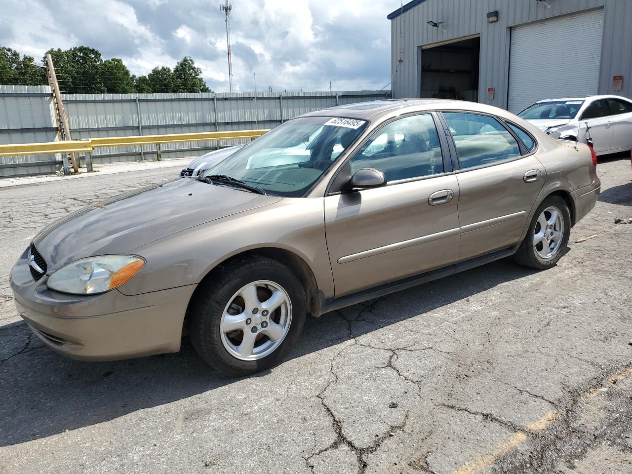 2002 Ford Taurus VIN 1FAFP55U82A145773 photo 1