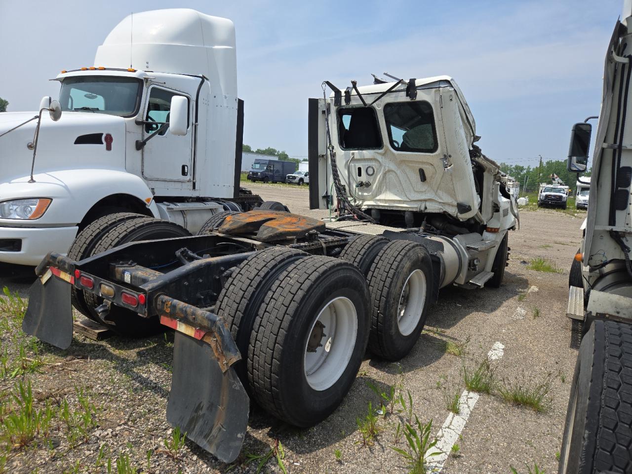 2022 FREIGHTLINER All other VIN 3AKJHLDV6NSMS8792 photo 4
