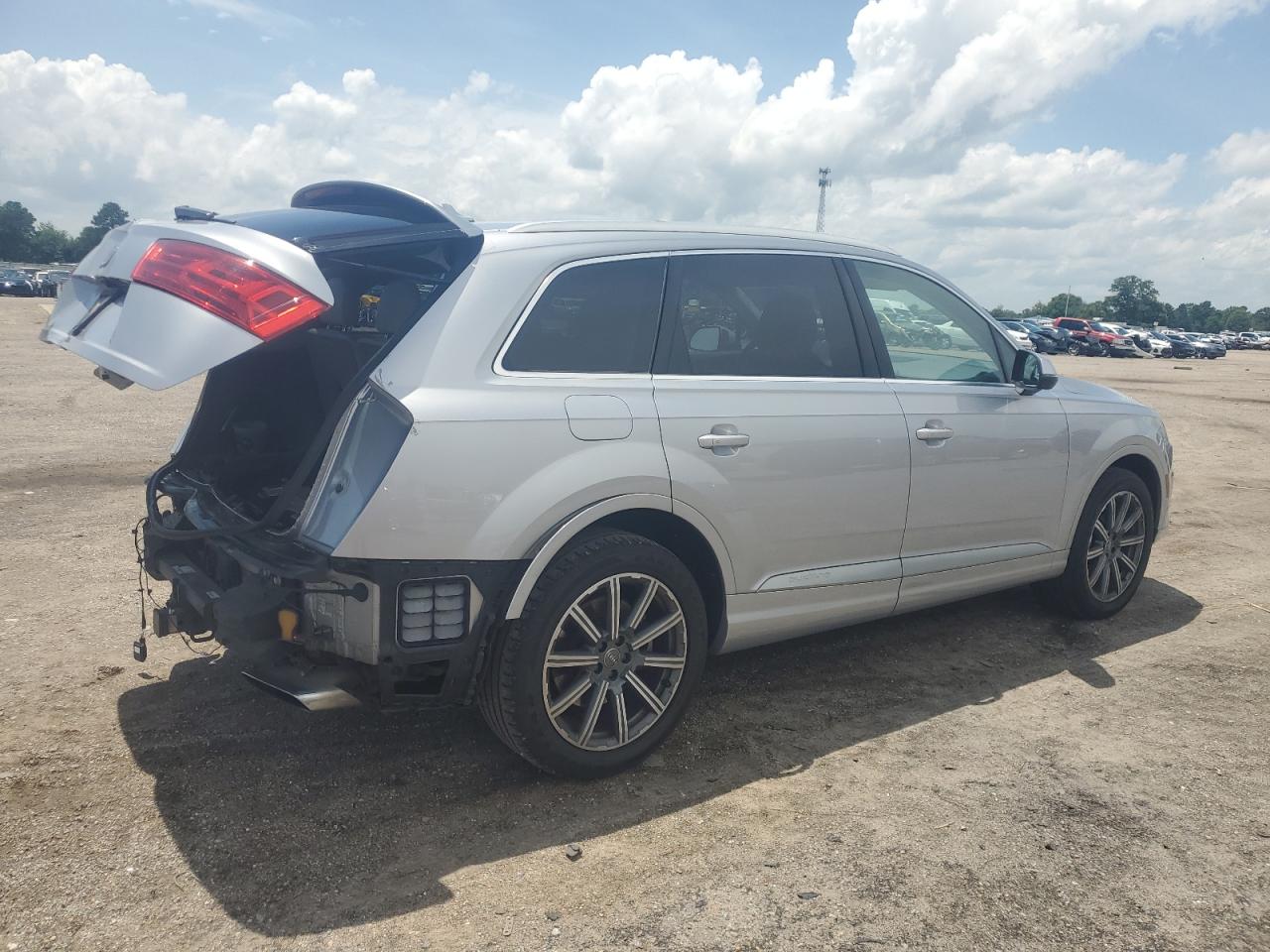 2019 Audi Q7 VIN WA1LAAF77KD021485 photo 3