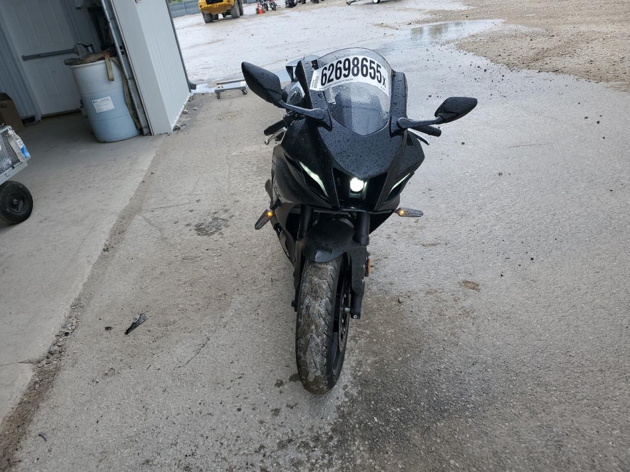 2024 YAMAHA Yzfr7 VIN JYARM38E1RA014201 photo 2