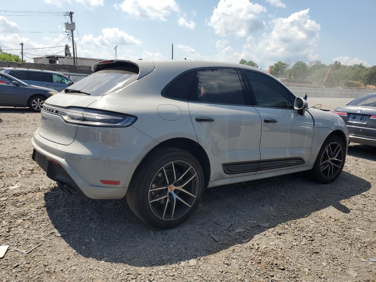 2024 Porsche Macan base VIN WP1AA2A55RLB07403 photo 3