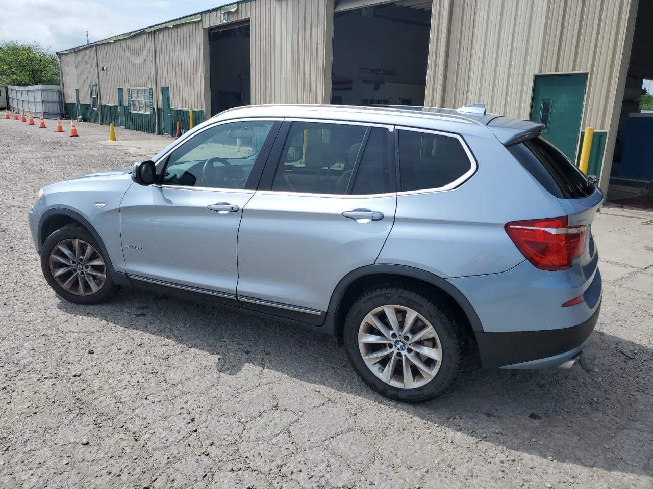 2013 BMW X3 VIN 5UXWX9C56D0D05477 photo 2