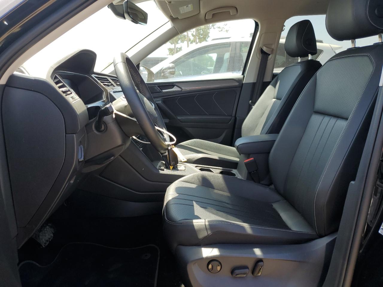 2023 Volkswagen Tiguan VIN 3VV3B7AX0PM061515 photo 7