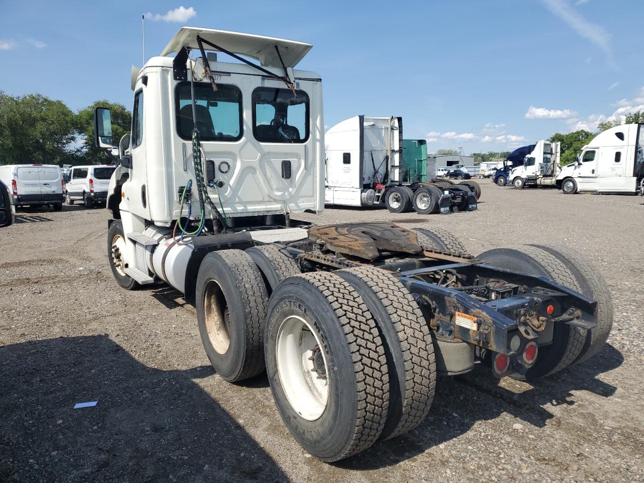 2017 FREIGHTLINER All other VIN 3AKJGEDV1HSJH9204 photo 3