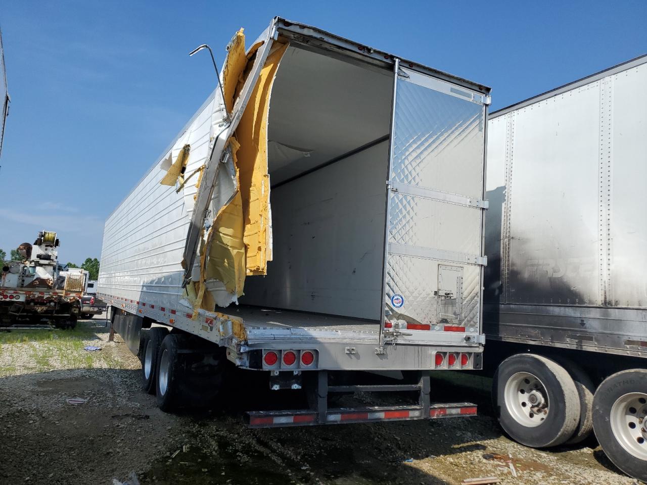 2023 UTILITY All models VIN 3UTVS2537P8814006 photo 4