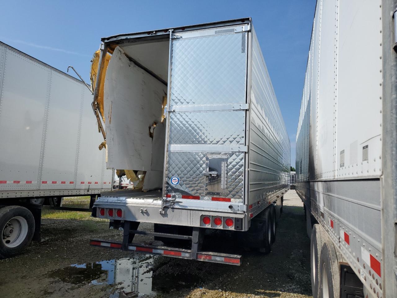 2023 UTILITY All models VIN 3UTVS2537P8814006 photo 5