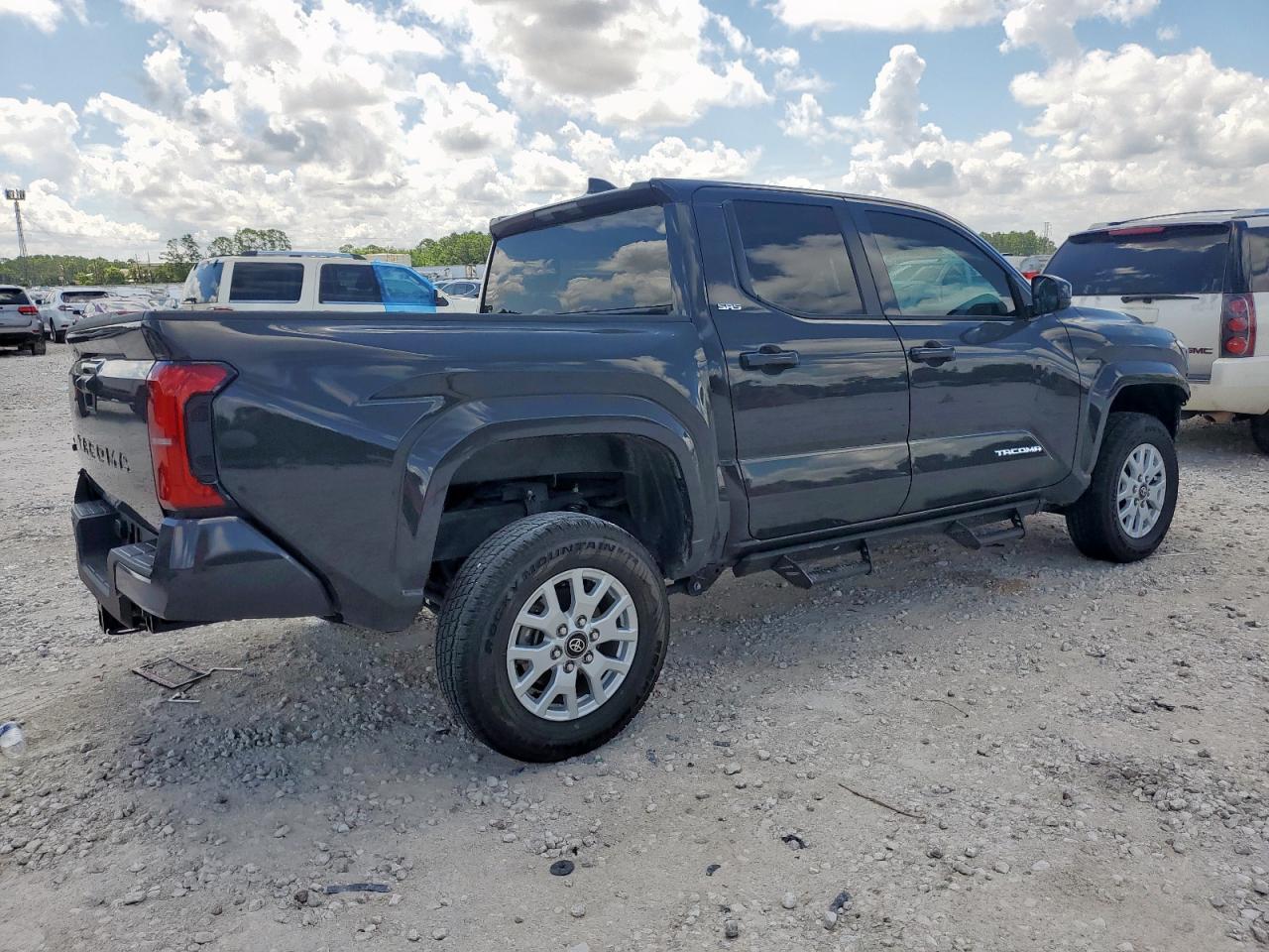 2024 Toyota Tacoma VIN 3TMKB5FN2RM011546 photo 3