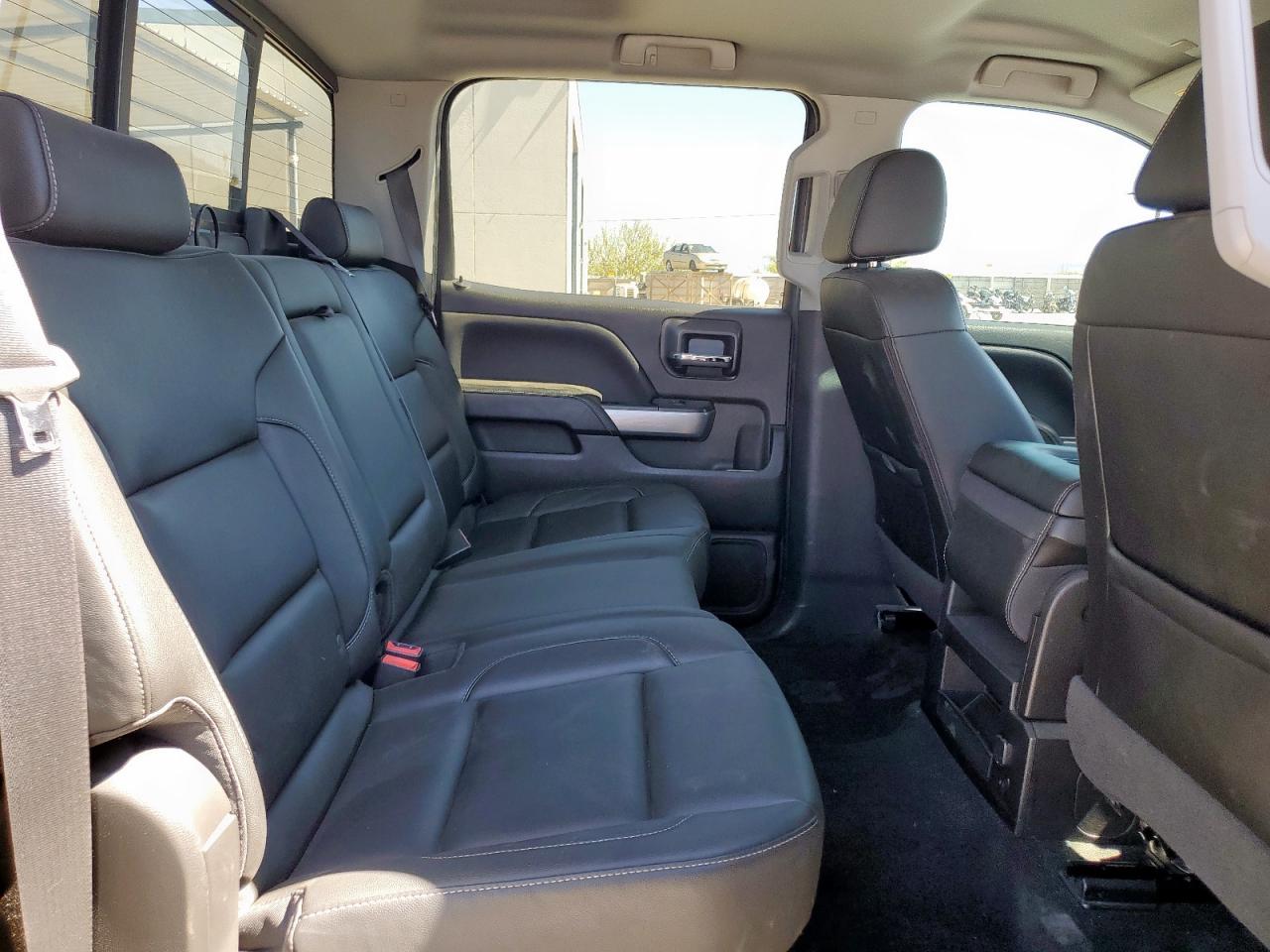 2018 Chevrolet All models VIN 3GCUKRECXJG460864 photo 10