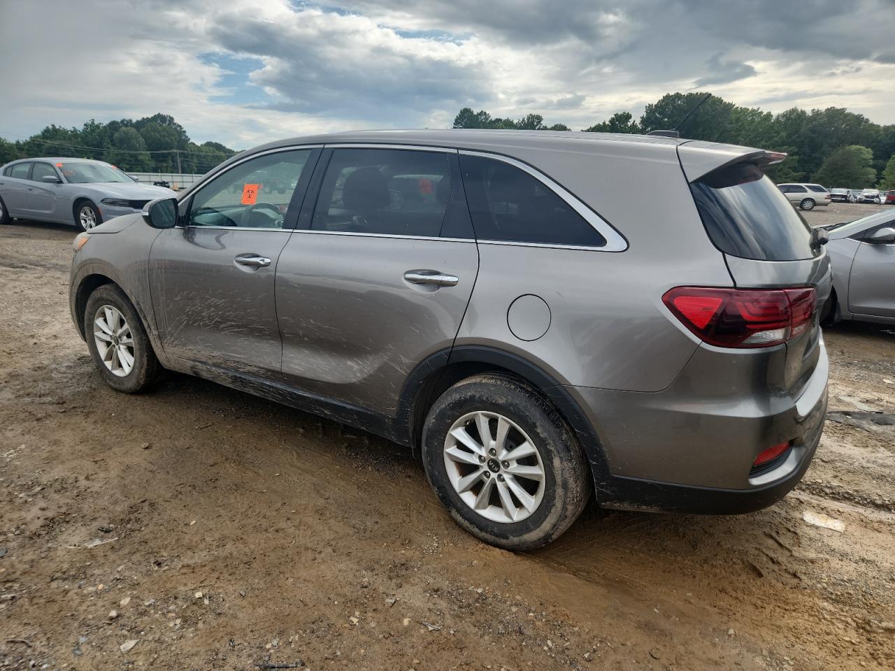 2019 Kia Sorento VIN 5XYPG4A34KG509709 photo 2
