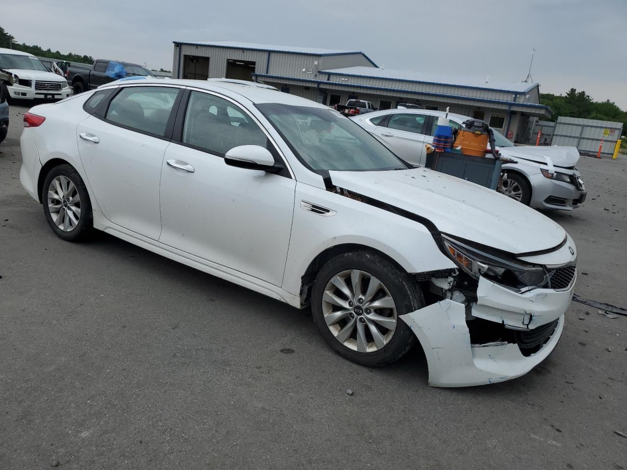 2018 Optima VIN 5XXGT4L39JG263932 photo 4