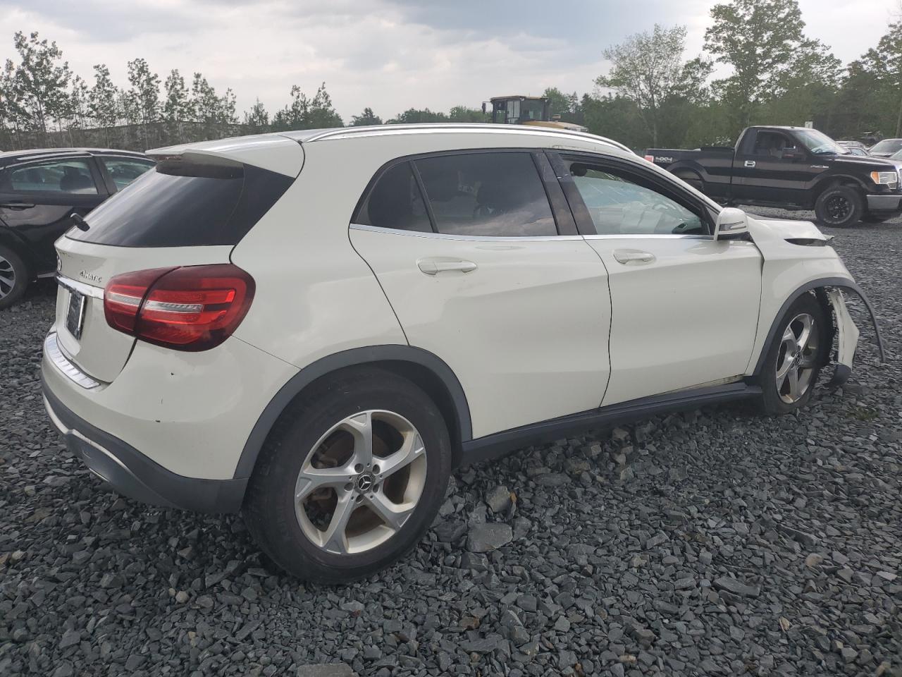 2018 MERCEDES Gla-class VIN WDCTG4GB1JJ374646 photo 3