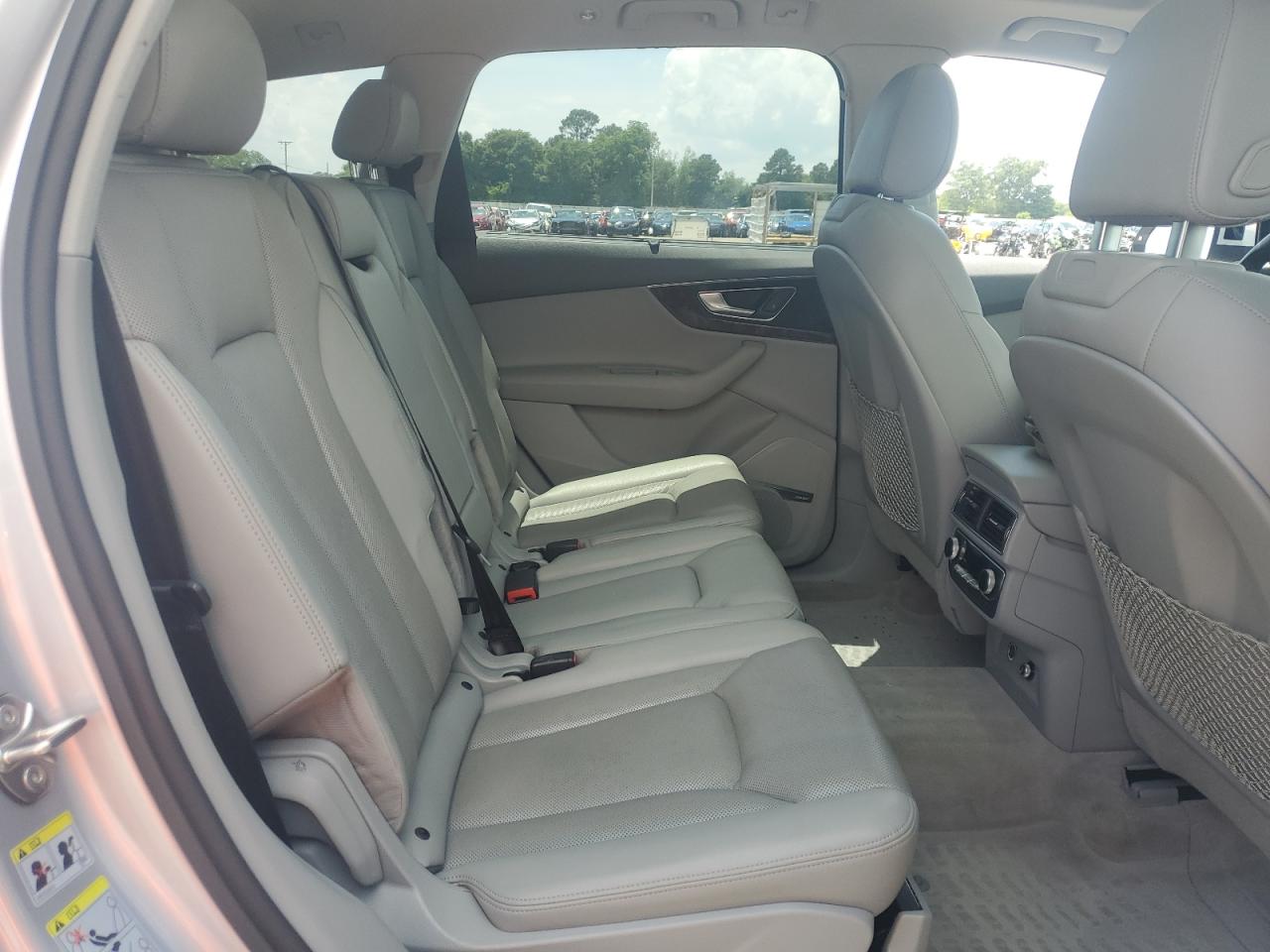 2019 Audi Q7 VIN WA1LAAF77KD021485 photo 11