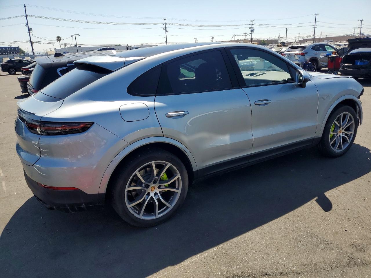 2022 Porsche Cayenne VIN WP1BE2AY8NDA51058 photo 3