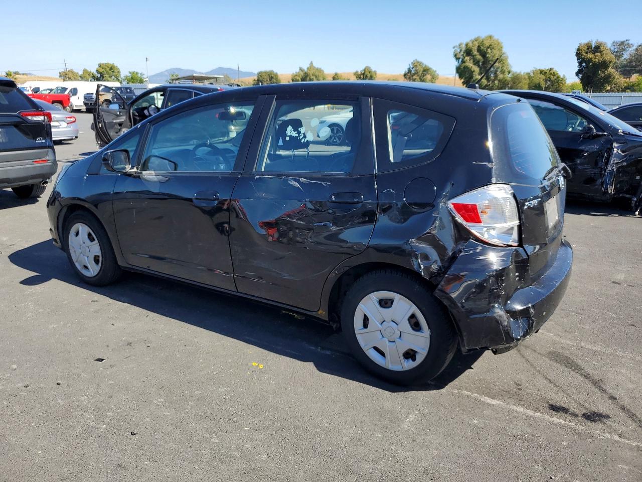 2013 Honda Fit VIN JHMGE8H32DC025580 photo 2