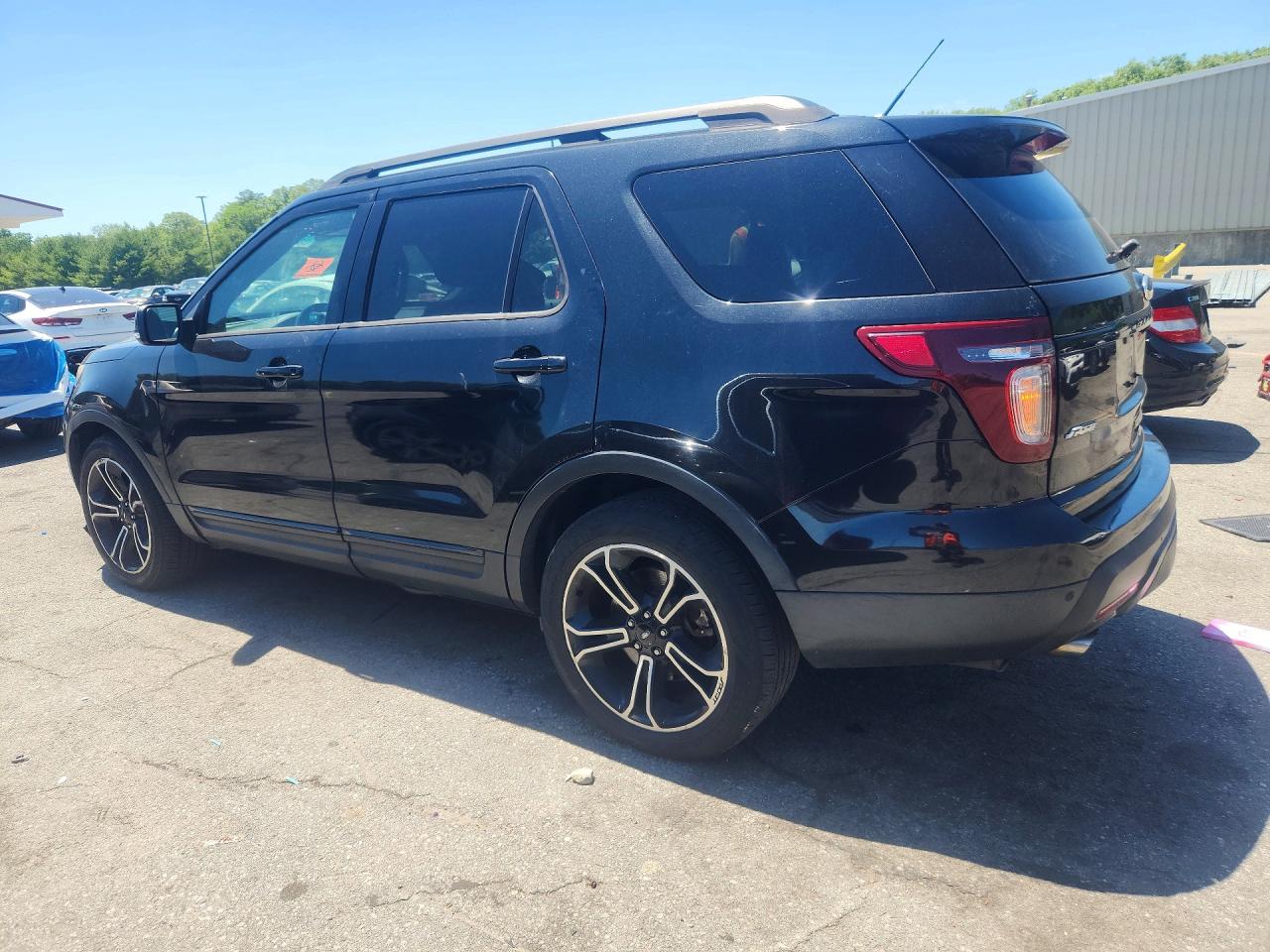 2015 Ford Explorer VIN 1FM5K8GT0FGC10933 photo 2