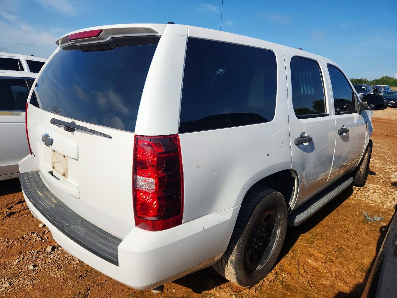2013 Chevrolet Tahoe VIN 1GNLC2E04DR373284 photo 3