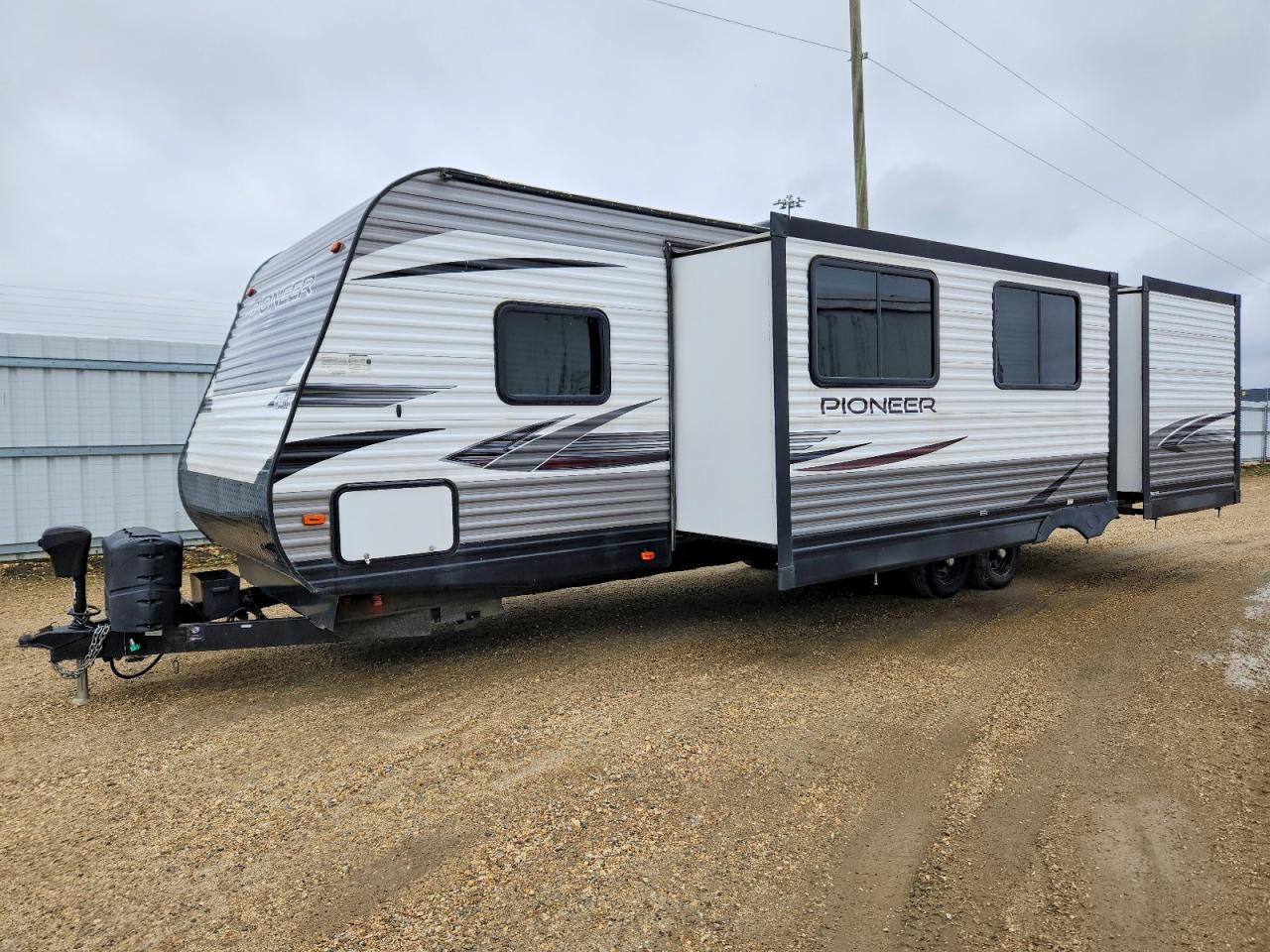 2021 HEARTLAND Pioneer VIN 5SFPB3729ME440368 photo 2