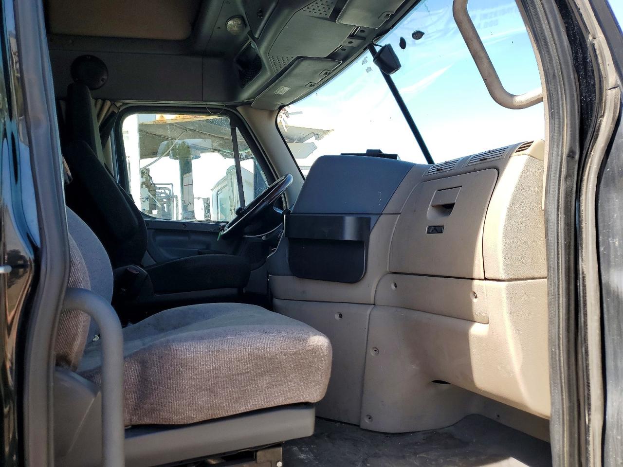 2017 FREIGHTLINER All other VIN 3AKJGLDR6HSHP0952 photo 5