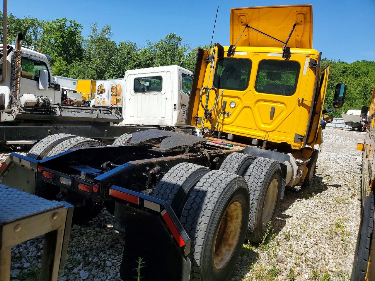2022 FREIGHTLINER All other VIN 3AKJHLDV9NSMV8837 photo 4