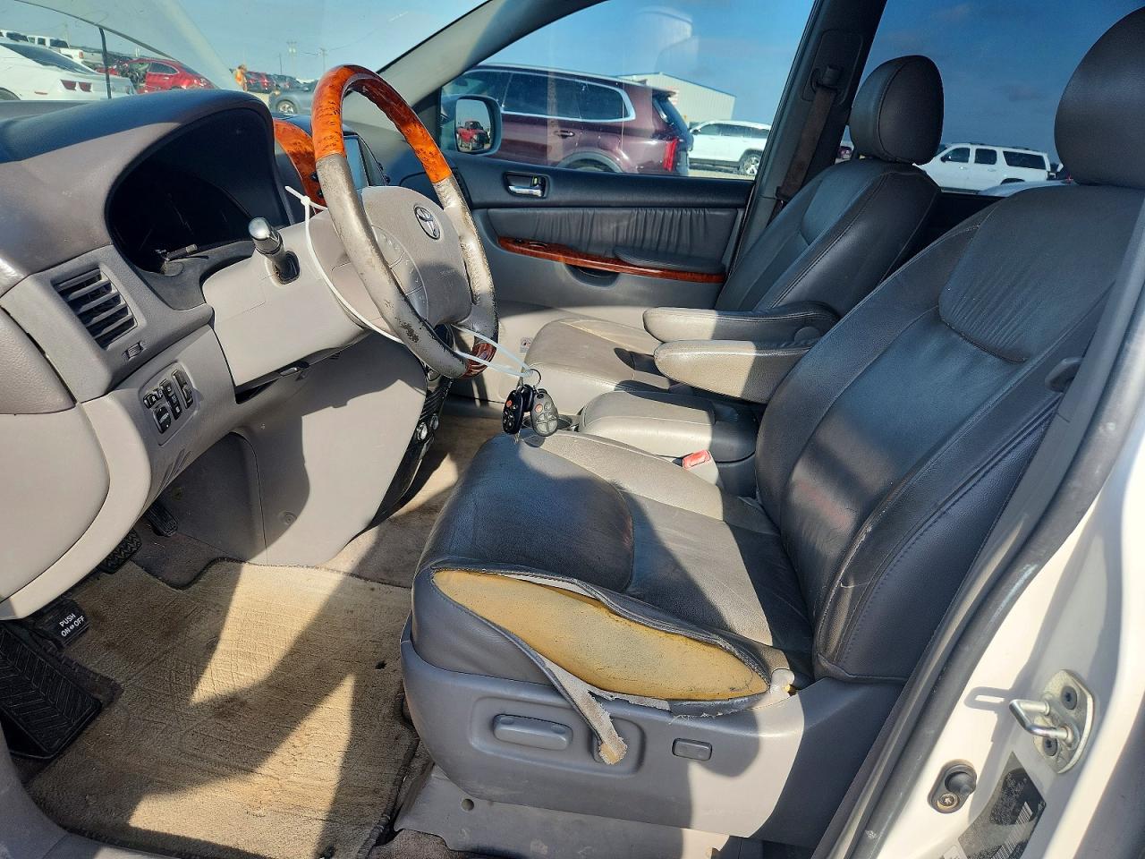 2008 TOYOTA Sienna VIN 5TDZK22C98S212389 photo 7