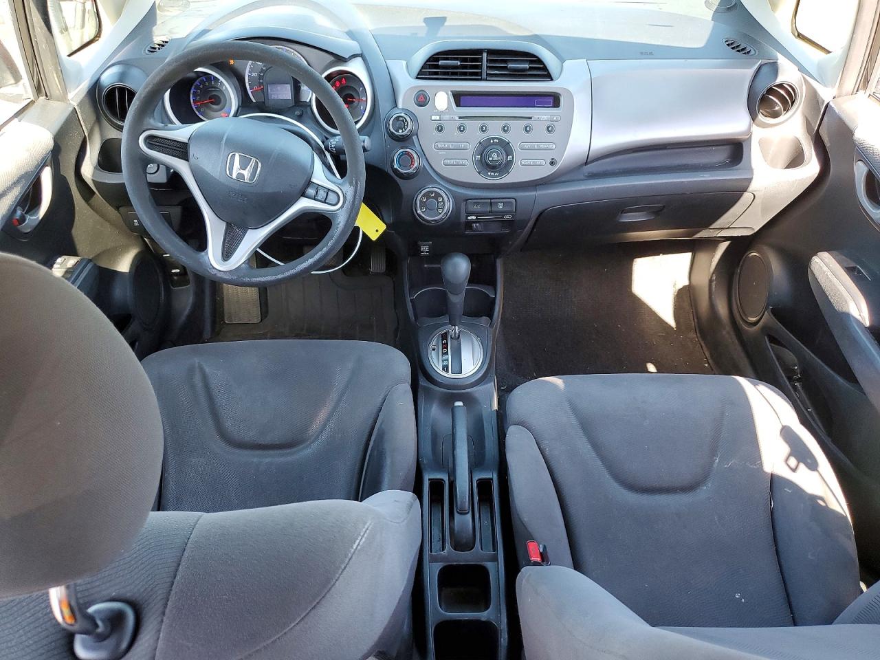 2013 Honda Fit VIN JHMGE8H32DC025580 photo 8