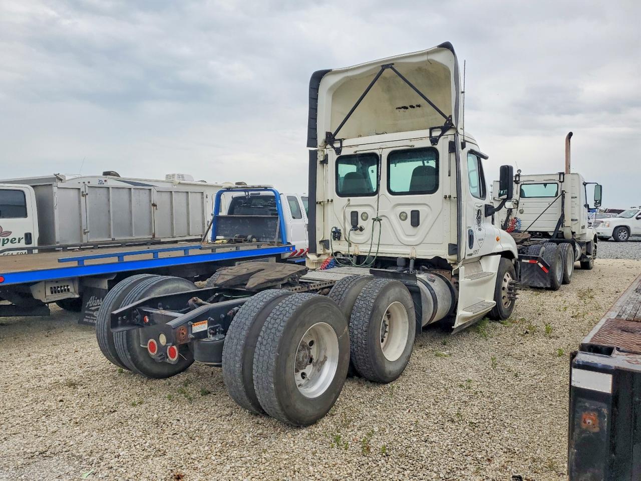 2017 FREIGHTLINER All other VIN 1FUJGEDRXHLHM7522 photo 4