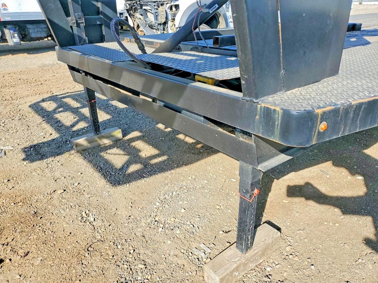 2009 EQUIPMENT Trailer VIN 4YDF2932192501807 photo 8