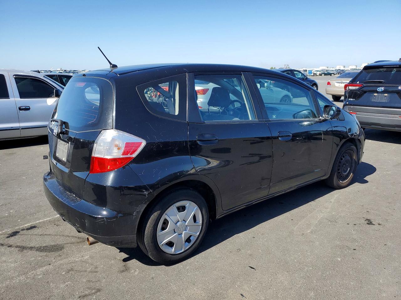 2013 Honda Fit VIN JHMGE8H32DC025580 photo 3