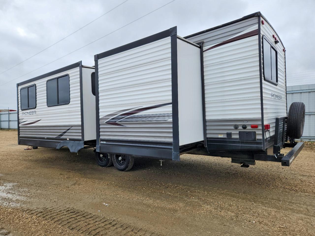 2021 HEARTLAND Pioneer VIN 5SFPB3729ME440368 photo 3