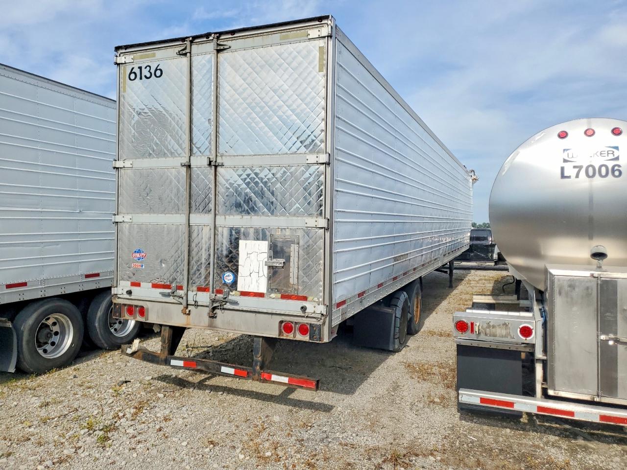 2010 UTILITY Trailer VIN 1UYVS2531AM699312 photo 4