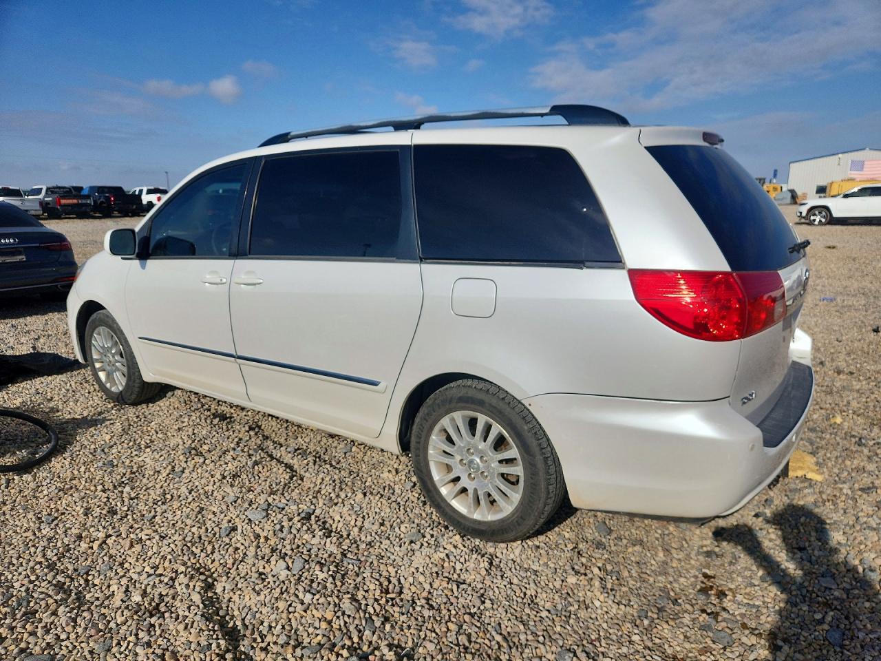2008 TOYOTA Sienna VIN 5TDZK22C98S212389 photo 2
