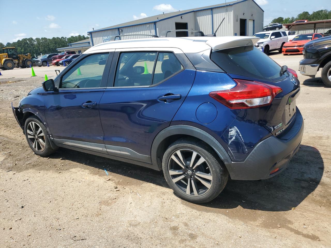 2018 Nissan Kicks VIN 3N1CP5CU6JL509134 photo 2