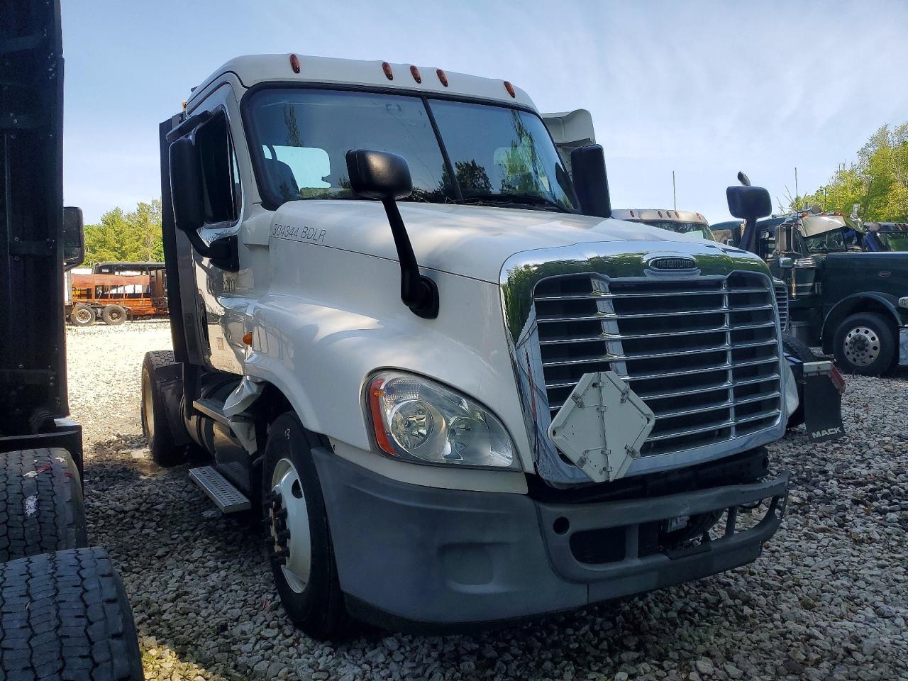 2014 FREIGHTLINER All other VIN 1FUBGDDV2ELFN7172 photo 1