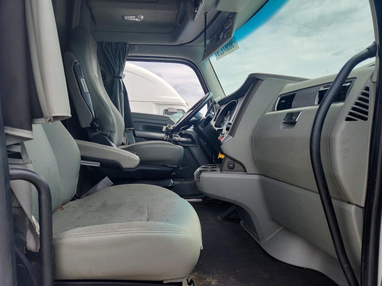 2019 KENWORTH All other VIN 1XKYDP9XXKJ241632 photo 5