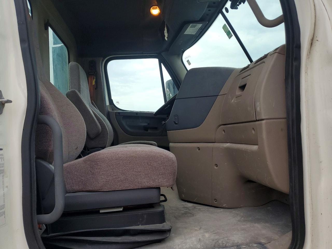 2017 FREIGHTLINER All other VIN 1FUJGEDRXHLHM7522 photo 5