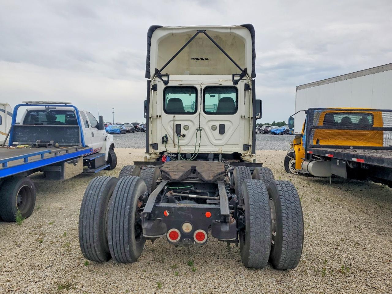 2017 FREIGHTLINER All other VIN 1FUJGEDRXHLHM7522 photo 9
