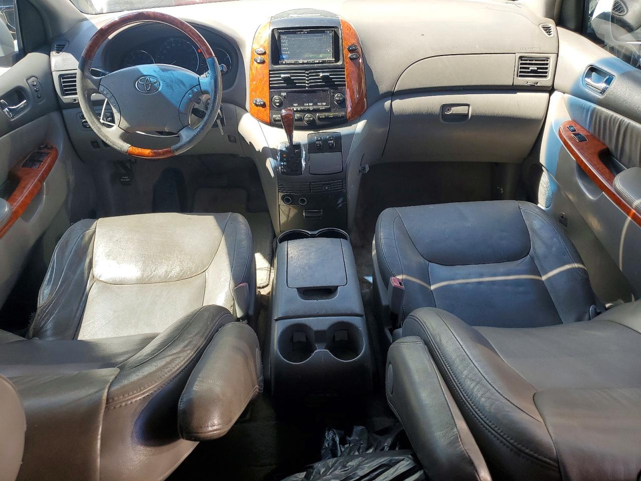 2008 TOYOTA Sienna VIN 5TDZK22C98S212389 photo 8