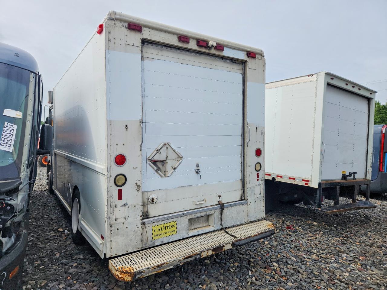 2000 FREIGHTLINER All other VIN 4UZA4FF41YCF81362 photo 2