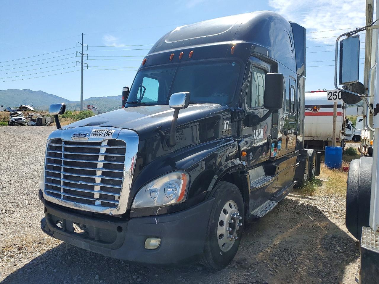 2017 FREIGHTLINER All other VIN 3AKJGLDR6HSHP0952 photo 2